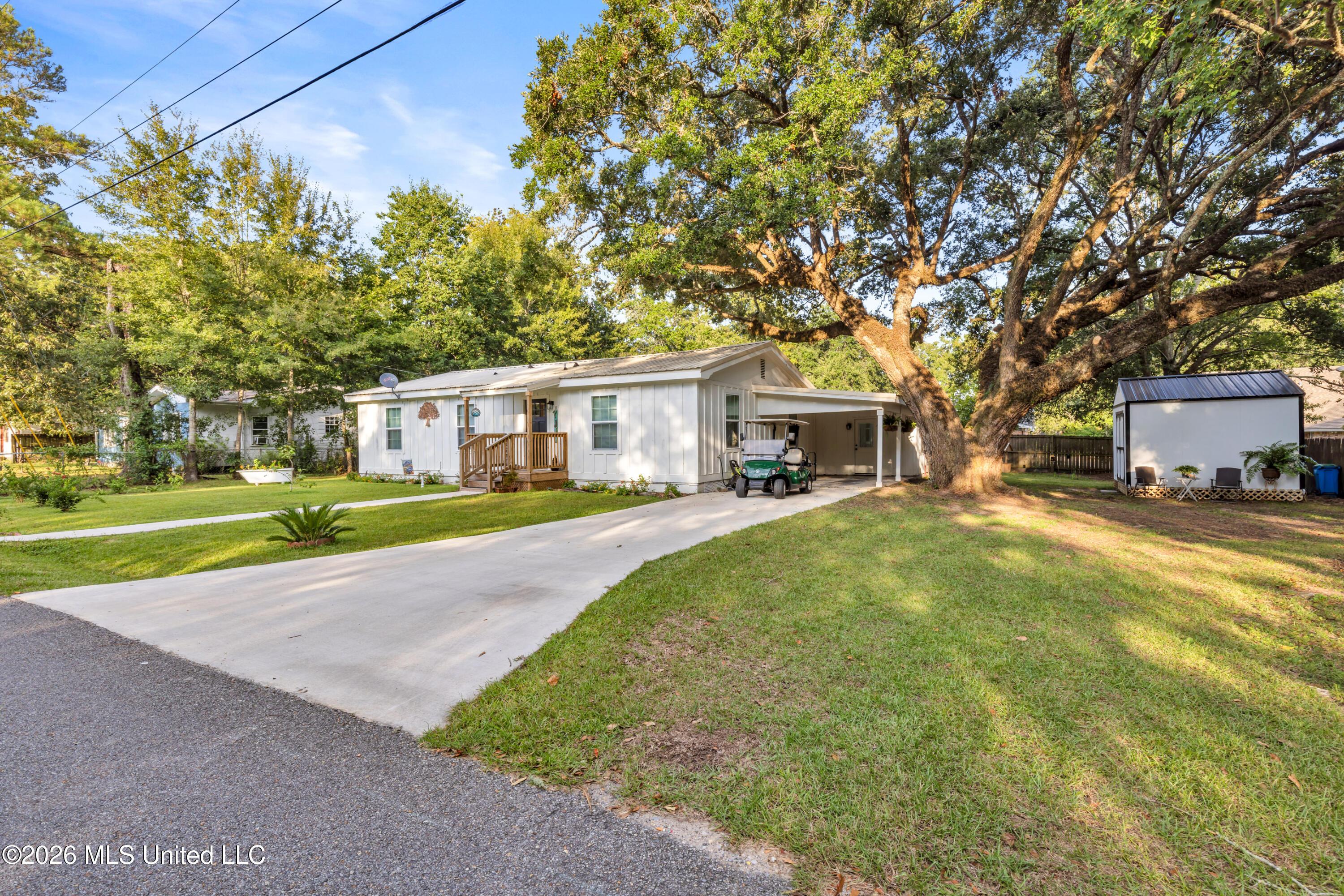 Image 3: 214SimonBlvd-3