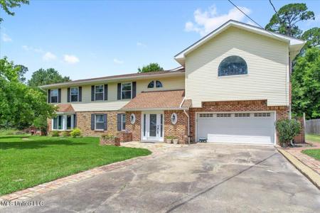 6213 Hermosa Drive