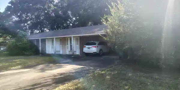 311 Lakeview Boulevard