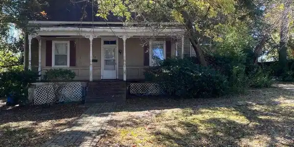 712 Live Oak Avenue
