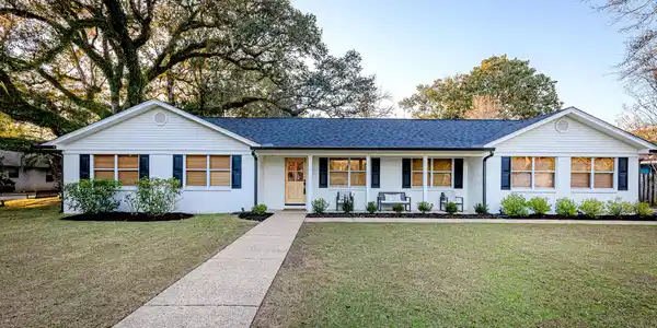 1109 Cherokee Glen E