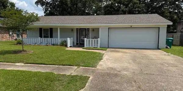 105 Leigh Circle