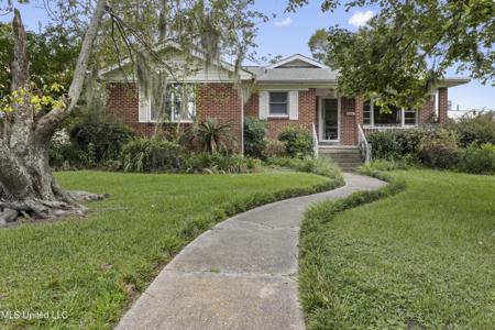 487 Oaklawn Place