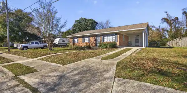 Image 2: 2209NorthSt-2