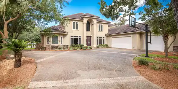 7 Sauvolle Court