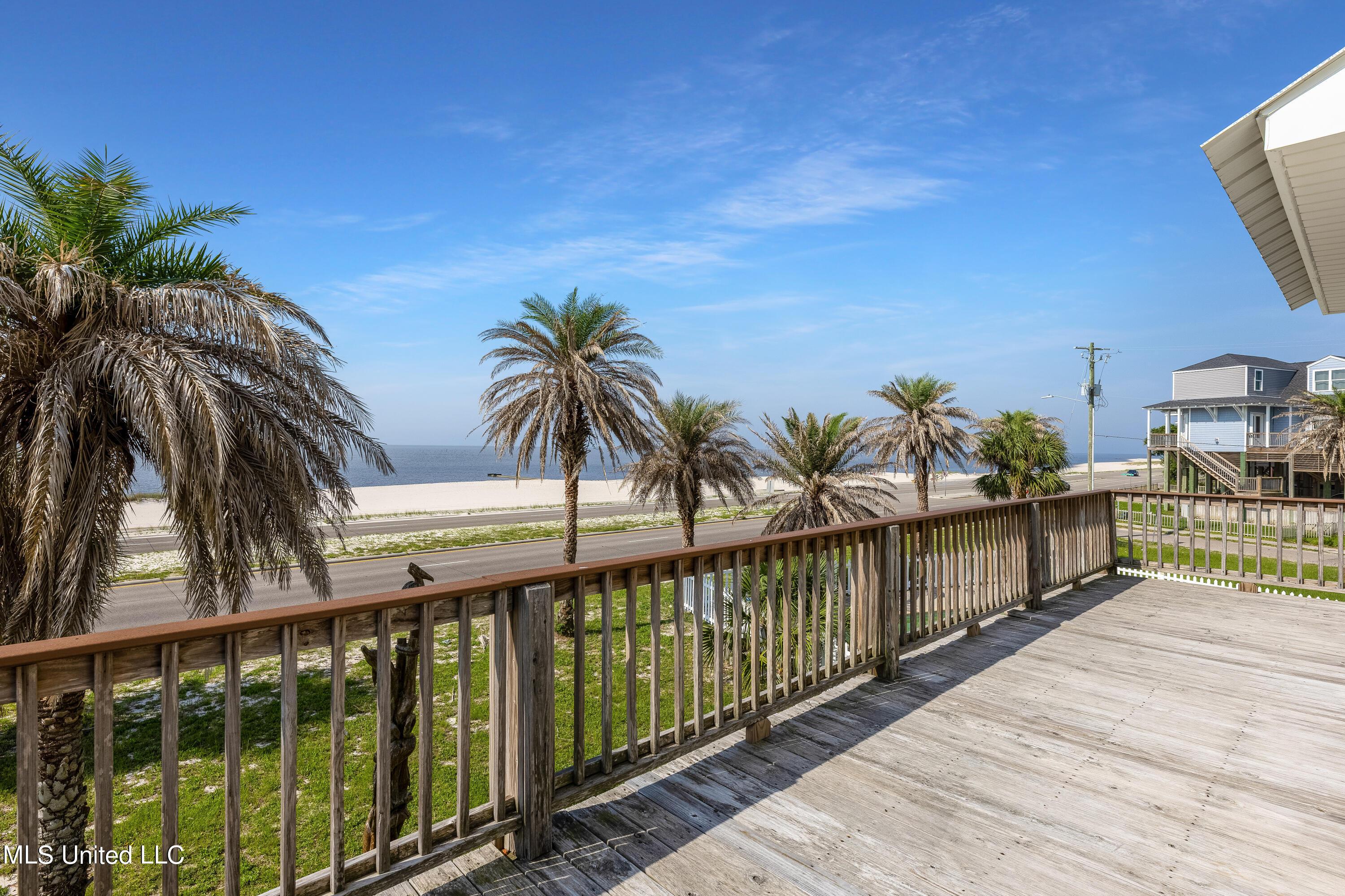 Image 1: Private Deck