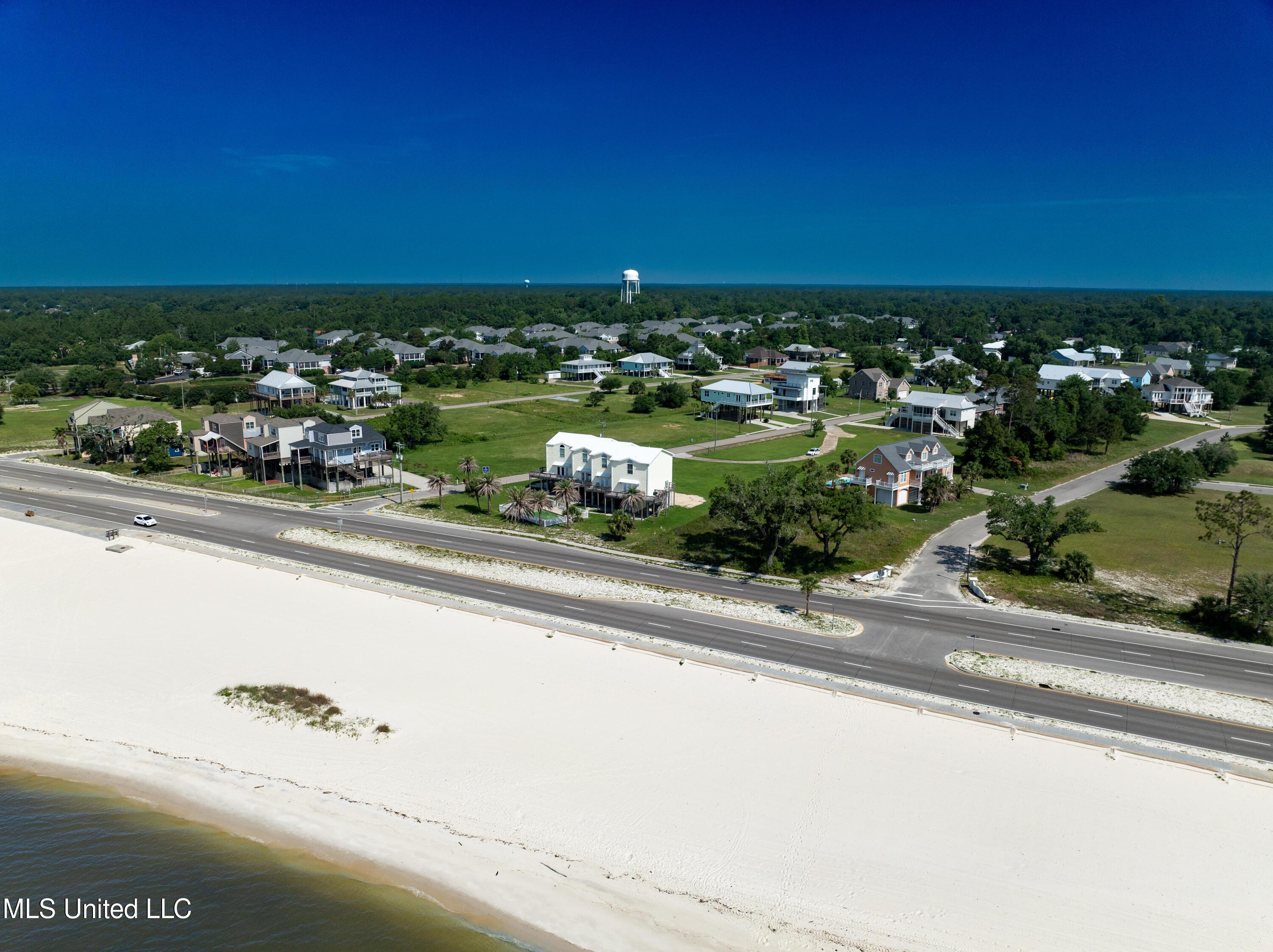 Image 4: Beachfront