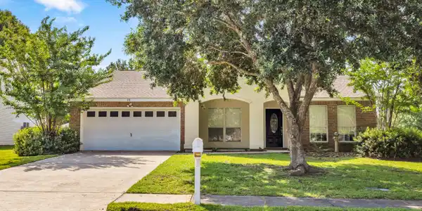 20 Lakeview Drive