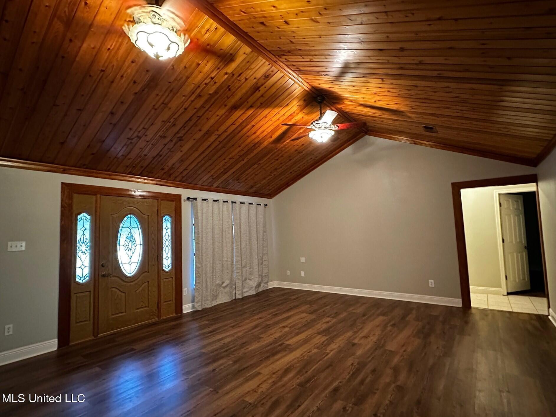 Image 3: Greatroom2