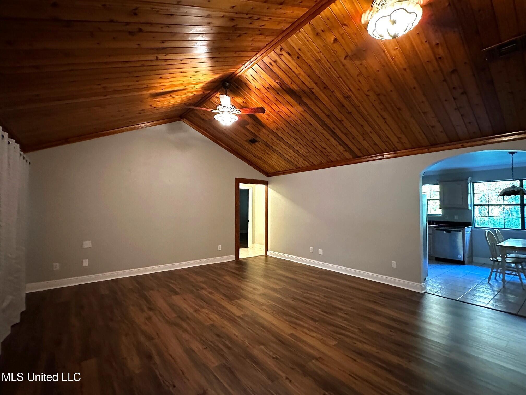 Image 4: Greatroom1