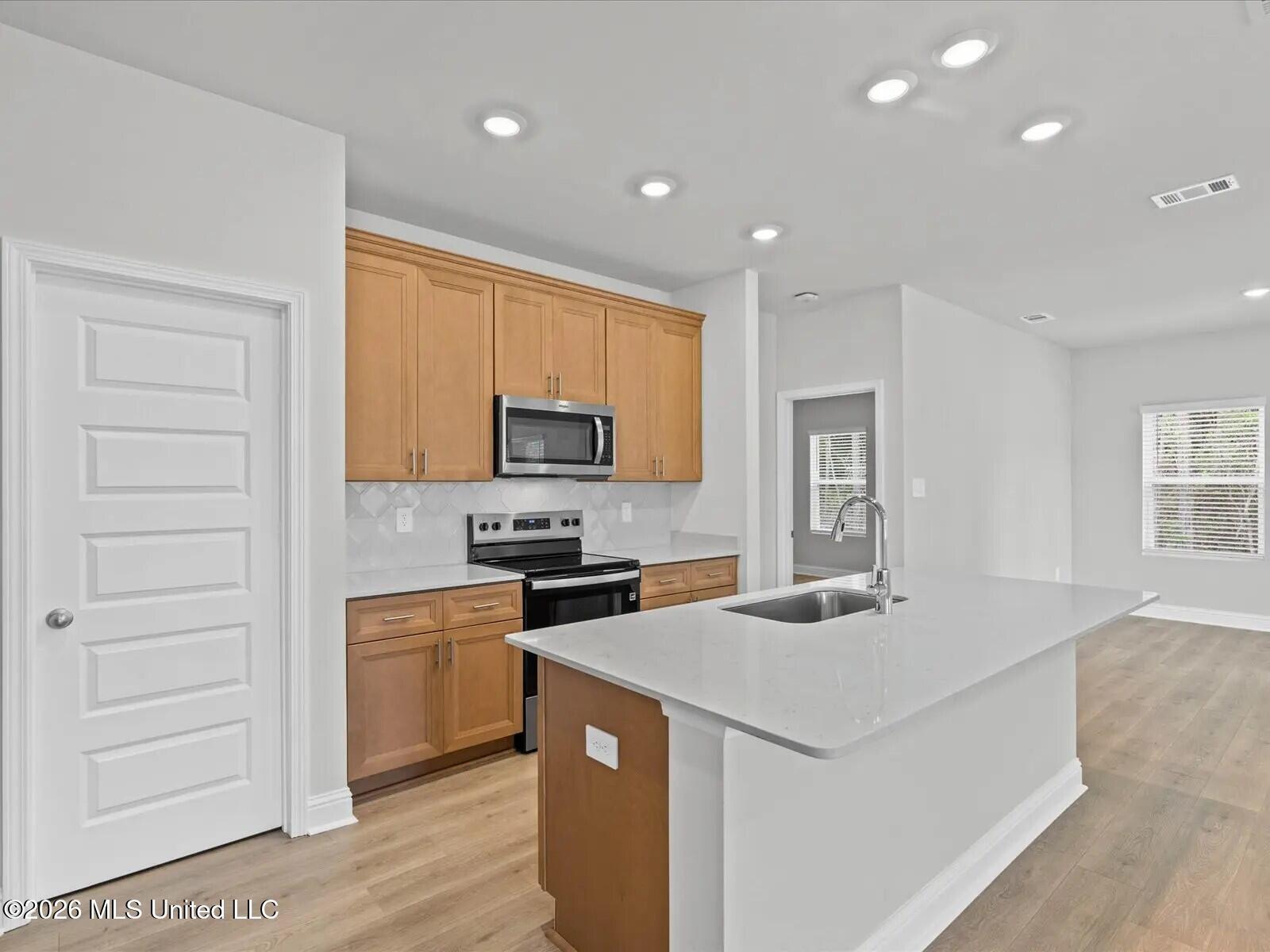 Image 3: Kitchen 2