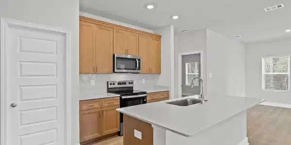 Image 3: Kitchen 2