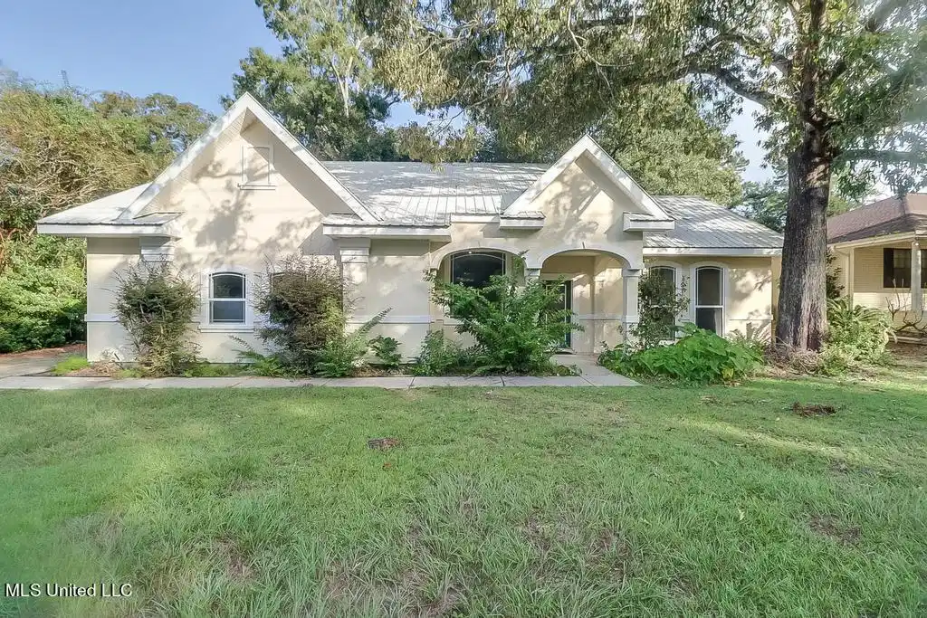 Image 1: 77113 Golf Club Drive