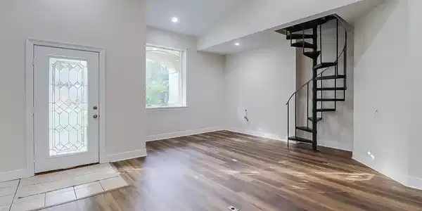 Image 2: Living Room
