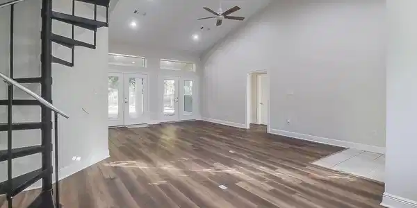 Image 3: Living Room