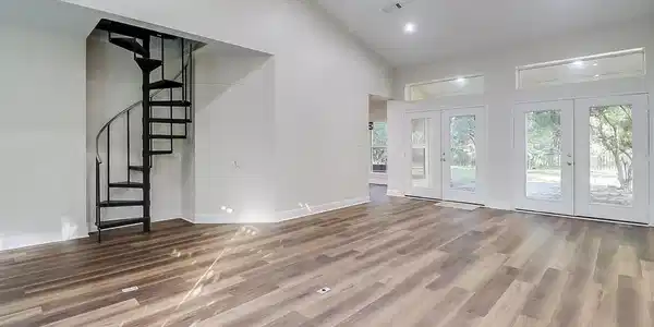 Image 4: Living Room