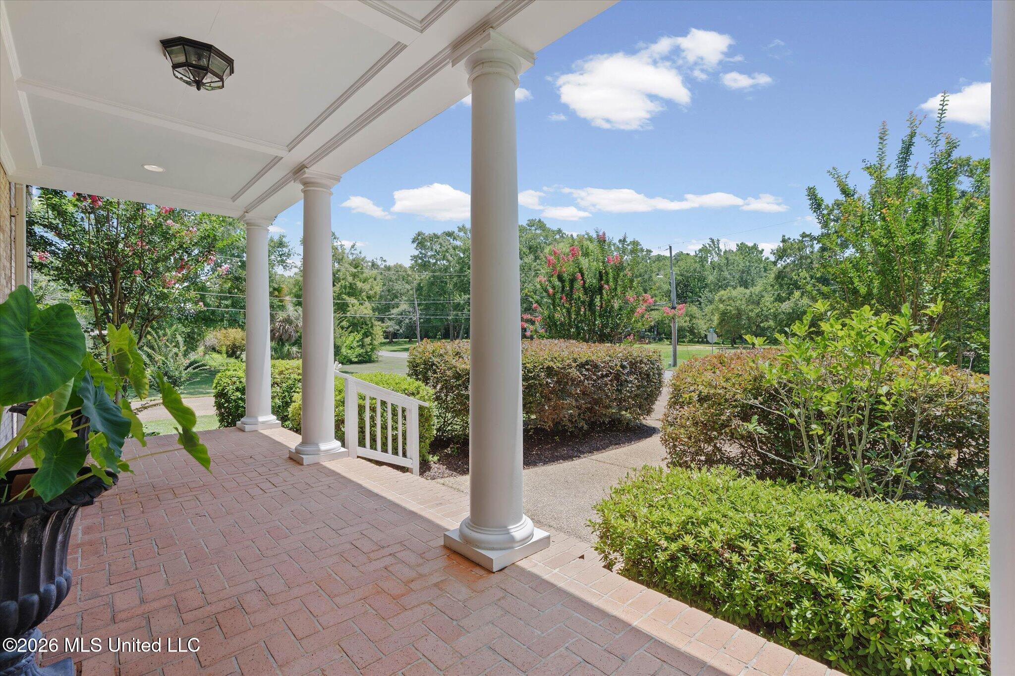 Image 3: 02-815 Grant Avenue-103