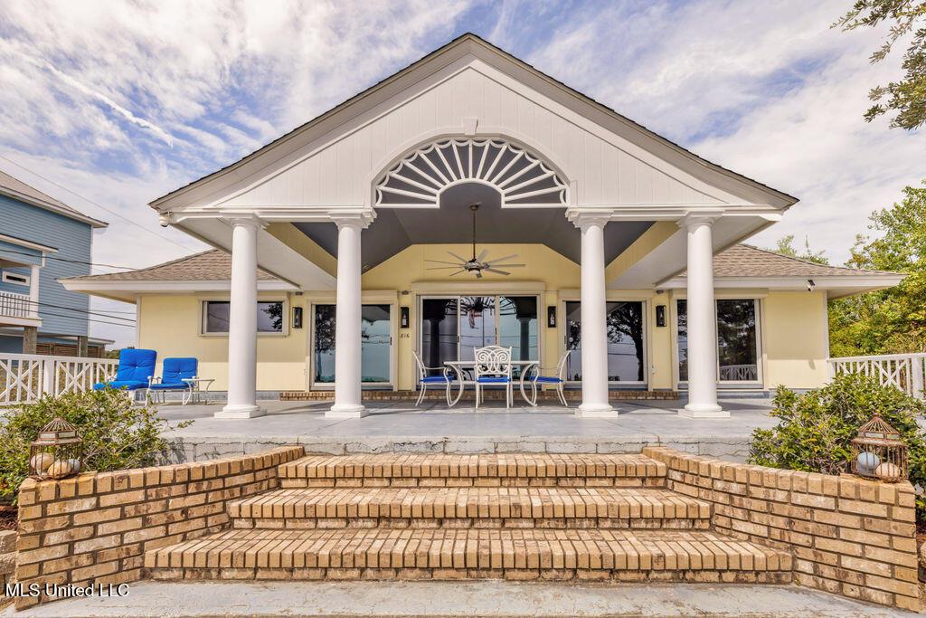 Image 2: 816S.BeachBlvd-5