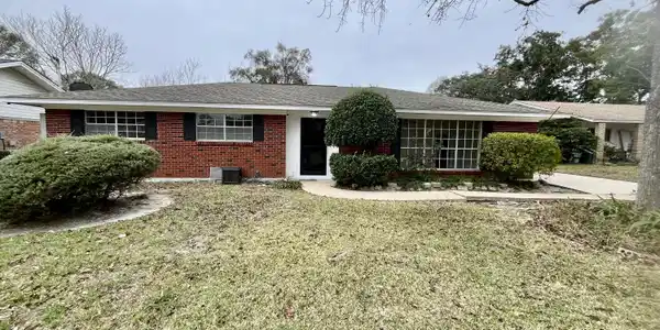 2 Lexington Place