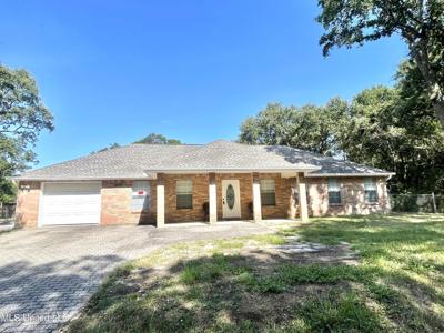 1620 Deer Street