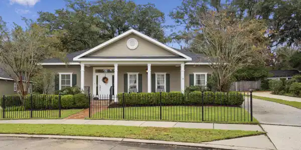 1529 Magnolia Street
