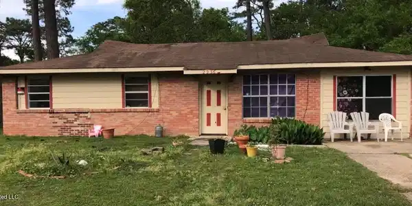 2236 Woodside Drive