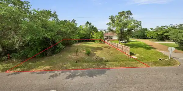 196 Bay Oaks Drive