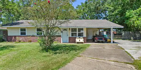 121 Roberts Circle
