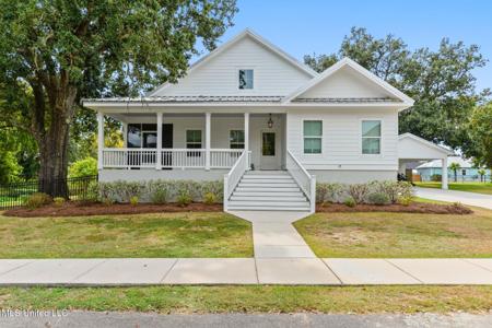 408 Gulf View Avenue