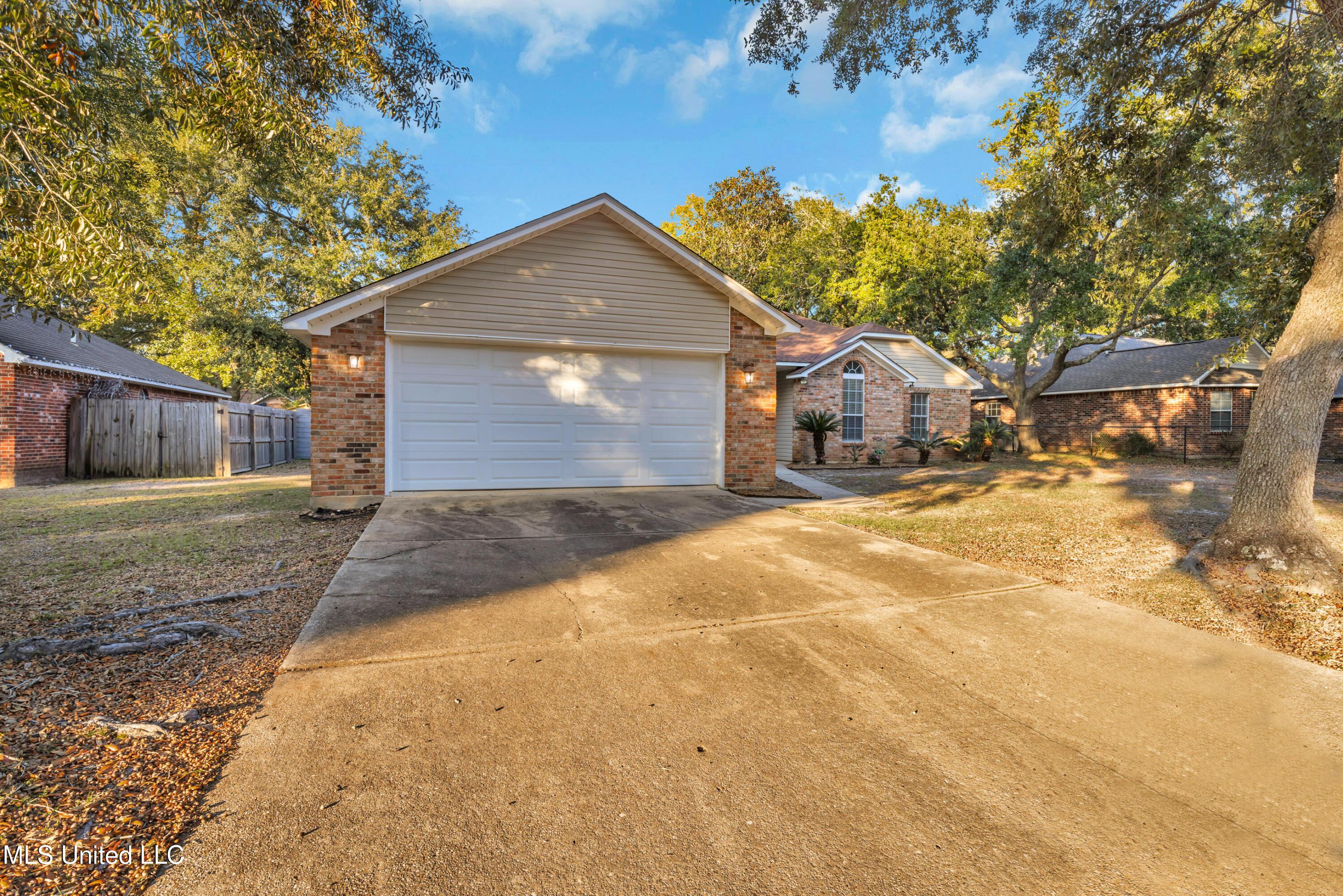 Image 4: 8500ClamshellAve-3