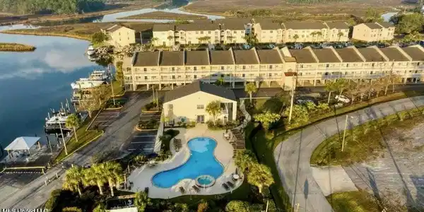 2421 Beachview Drive