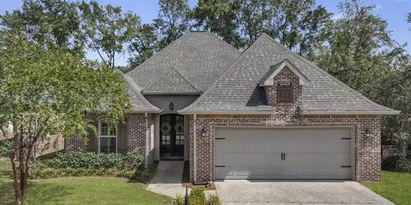 3816 Acadian Village Drive