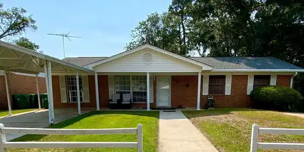 7213 Knollwood Drive
