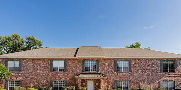 118 Armand Oaks