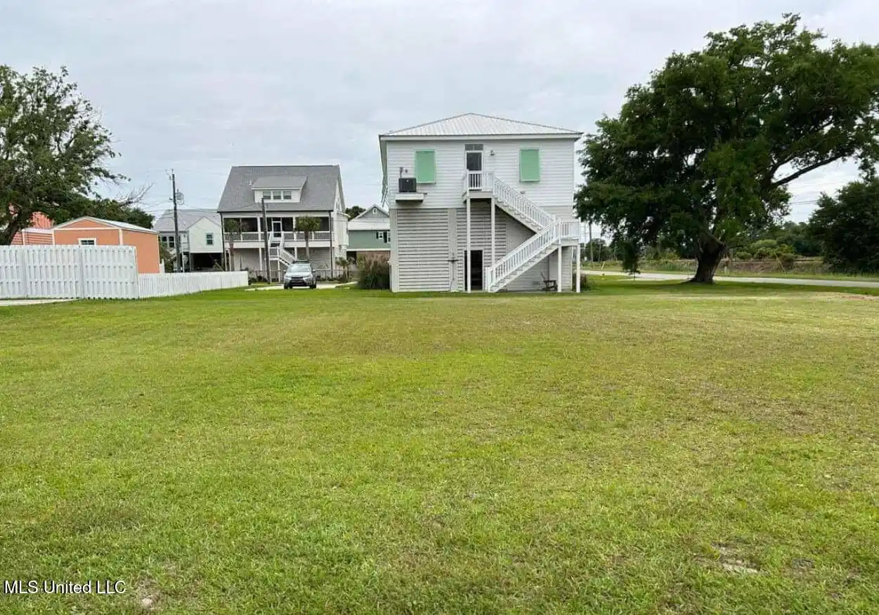 Image 1: Lot