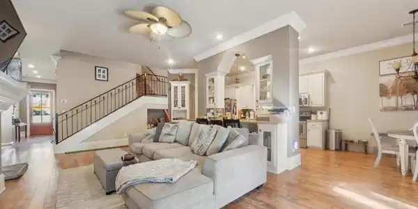 Image 2: LivingArea