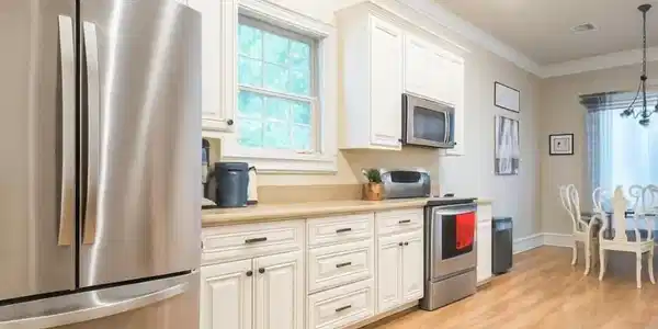 Image 4: Kitchen