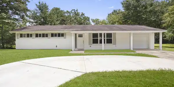 3504 Beachview Drive