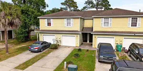 Image 3: 3_03_front_616