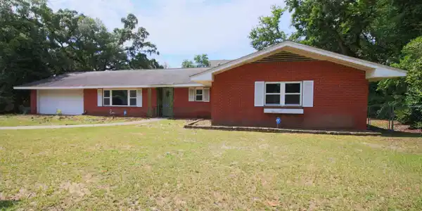 325 Oakridge Circle
