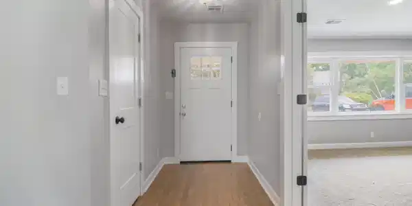Image 3: Entry