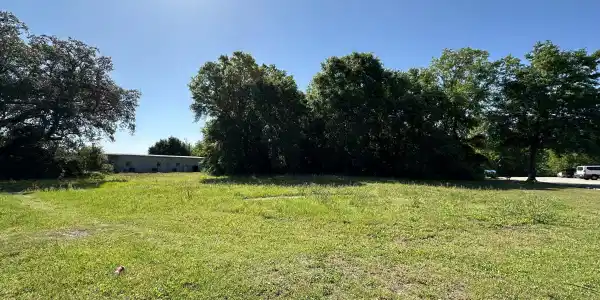 1009 E Pass Road