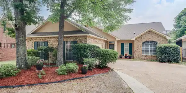 2616 Rue Palafox