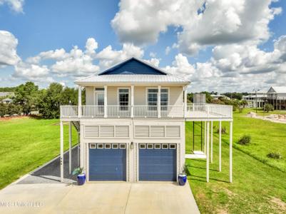 898 W Beach Boulevard