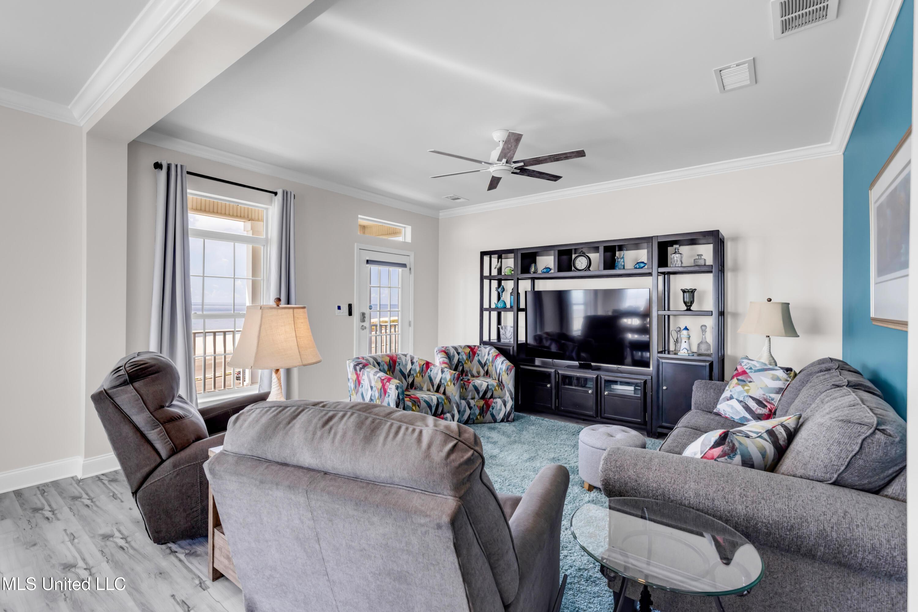 Image 2: 898BeachBlvd-8