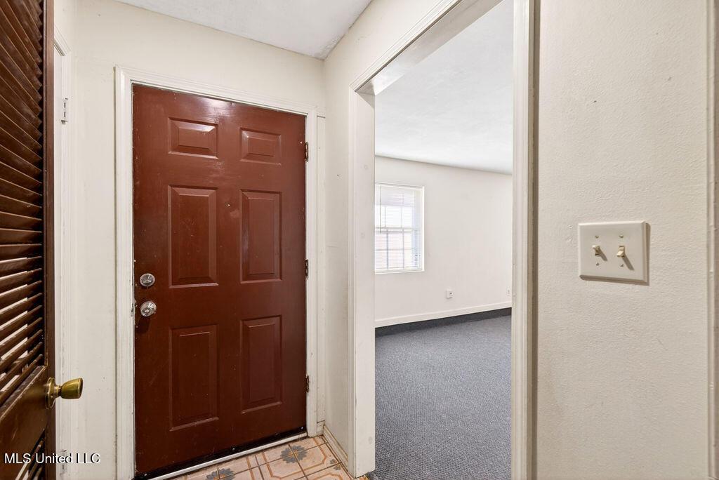 Image 2: 640PeytonDr-4