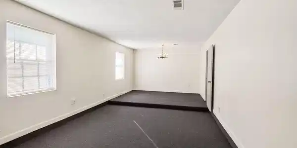 Image 3: 640PeytonDr-5