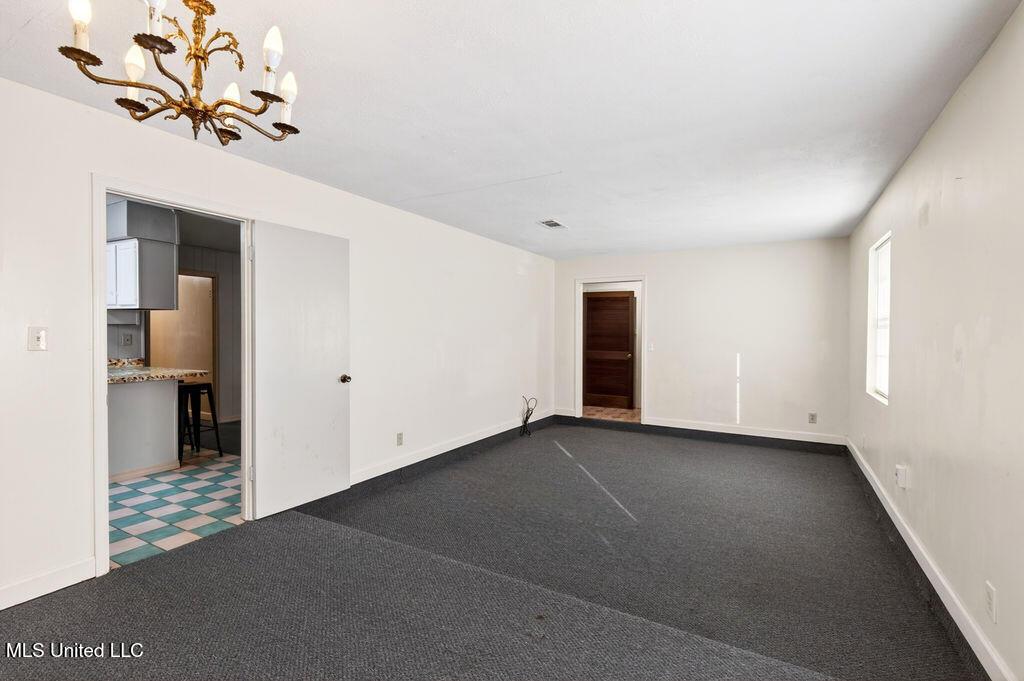Image 4: 640PeytonDr-6