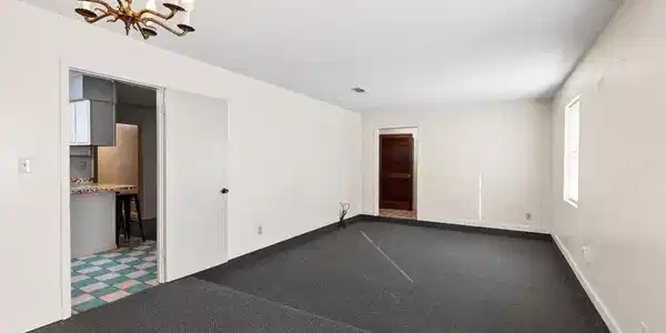 Image 4: 640PeytonDr-6