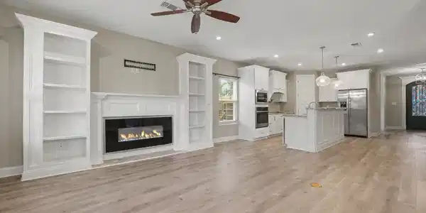 Image 2: Open floor plan